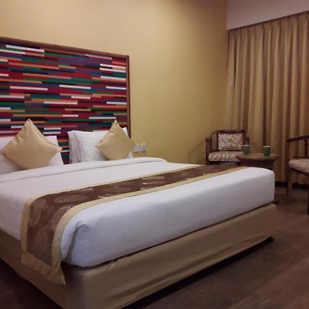 Cosmopolitan Hotels Madurai Extérieur photo